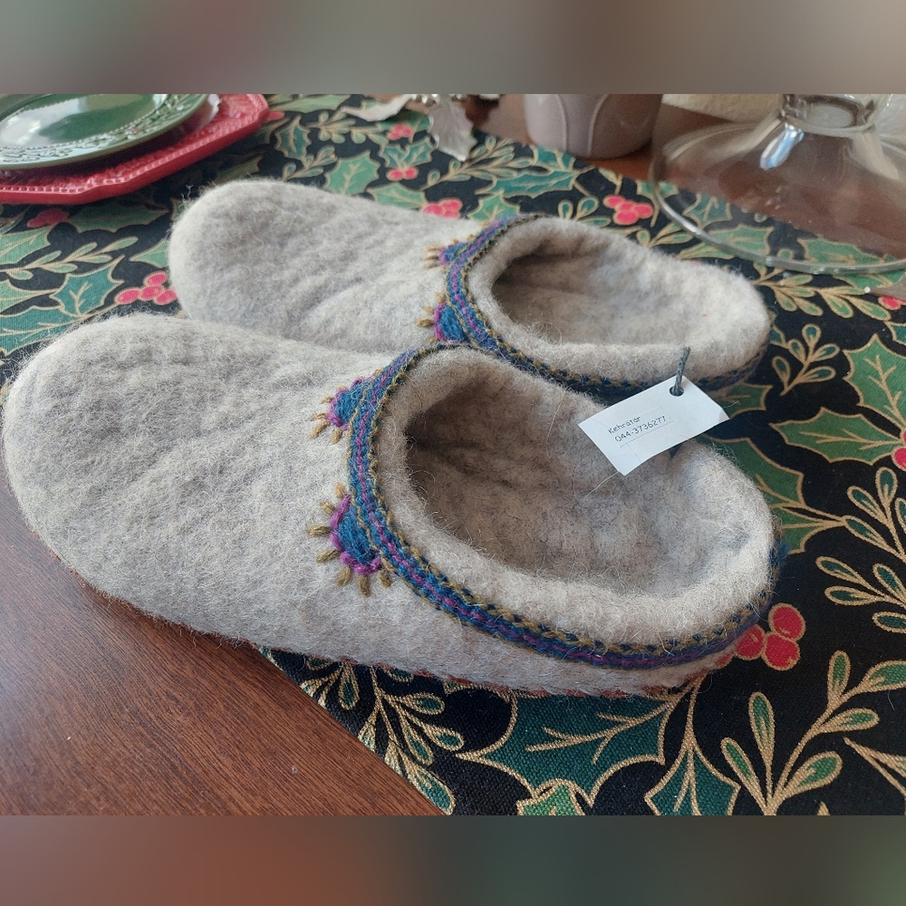 NWT Handmade in Finland Wool Slippers W/ Leather soles